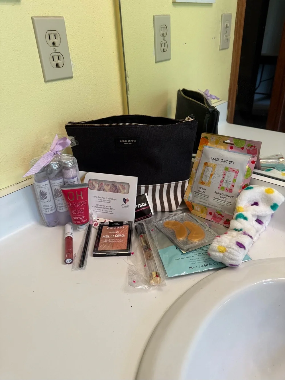 henri bendel Black and White Striped Cosmetic Pouch with Bath/Body/Nail set